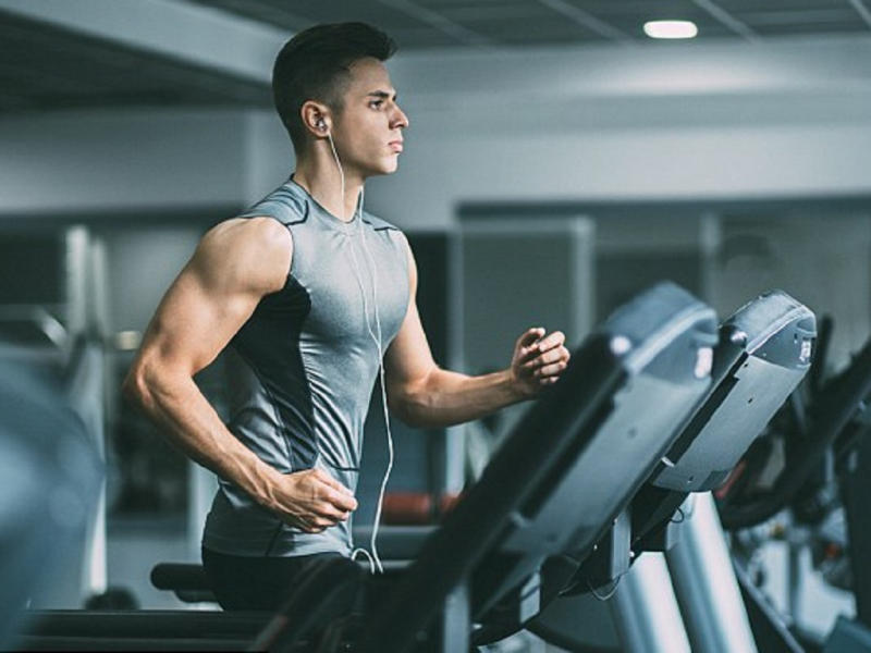 Đừng quên khởi động nhẹ nhàng trước khi tập luyện
