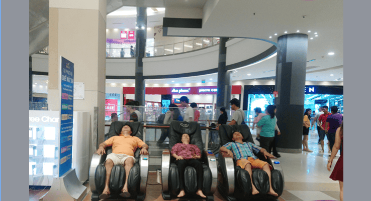 Ghế massage ở siêu thị 