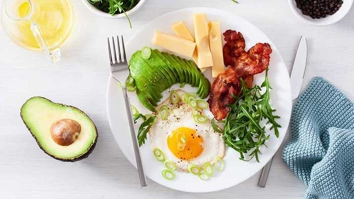 Trứng bơ và cá hồi là sự lựa chọn hoàn hảo khi giảm cân không tinh bột