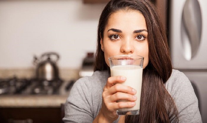 Nên uống sữa nóng thay vì sữa lạnh