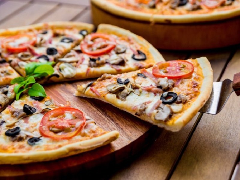 1 Miếng Pizza bao nhiêu Calo? Mẹo ăn Pizza để Không bị Béo?