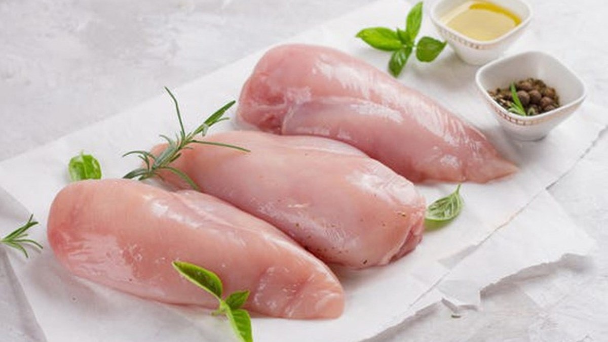 Ức gà bao nhiêu protein? Ăn ức gà có tác dụng gì?