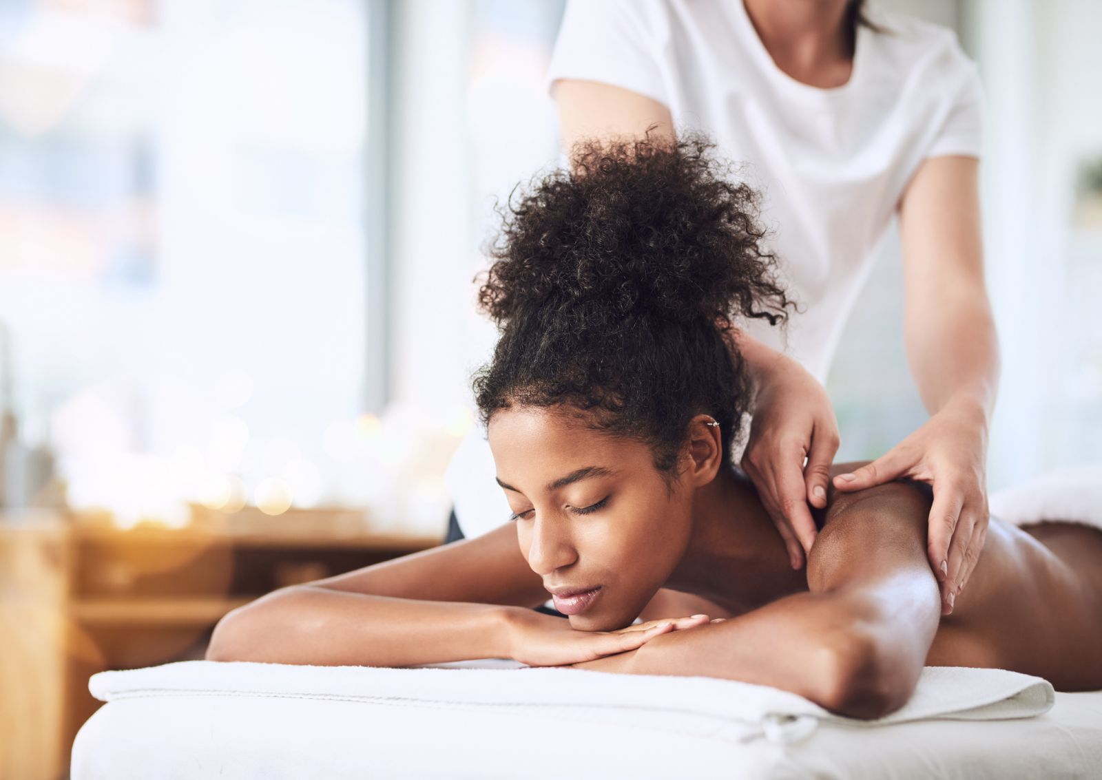 Bạn có thể xây dựng liệu trình massage tại nhà đơn giản với một số bước cơ bản