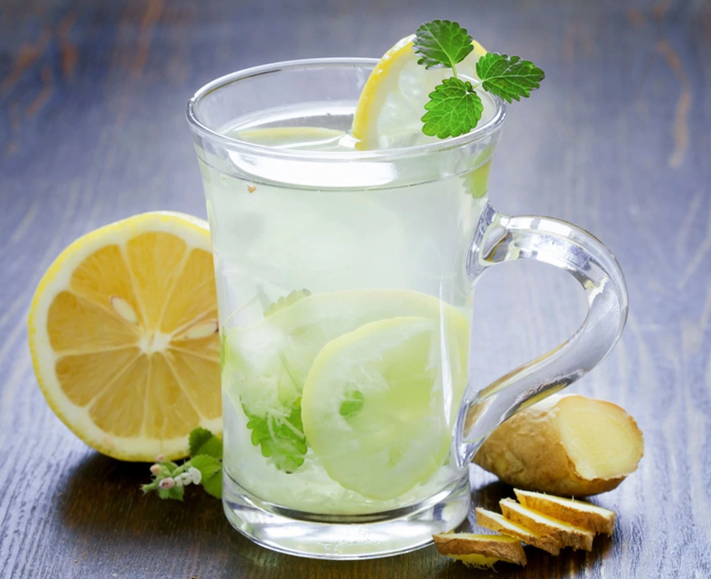 Uống chanh giảm mỡ bụng