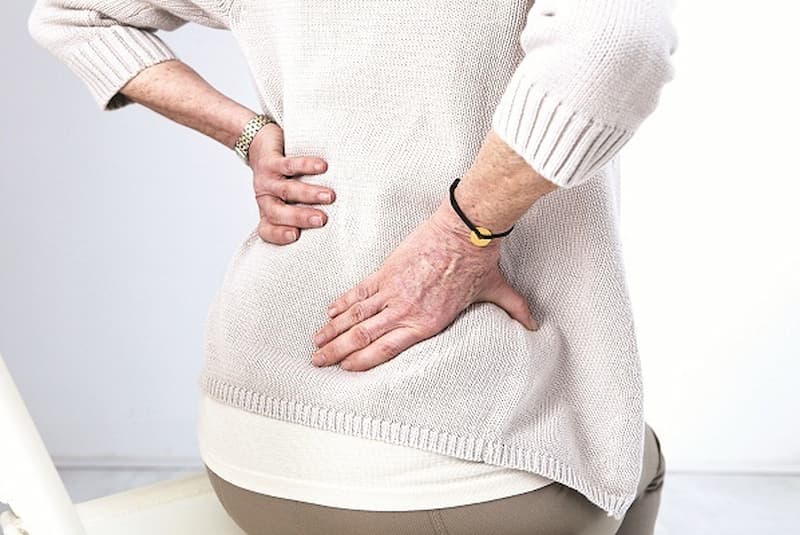 Đau giữa lưng bên phải là bệnh gì, khắc phục ra sao?, ảnh 2