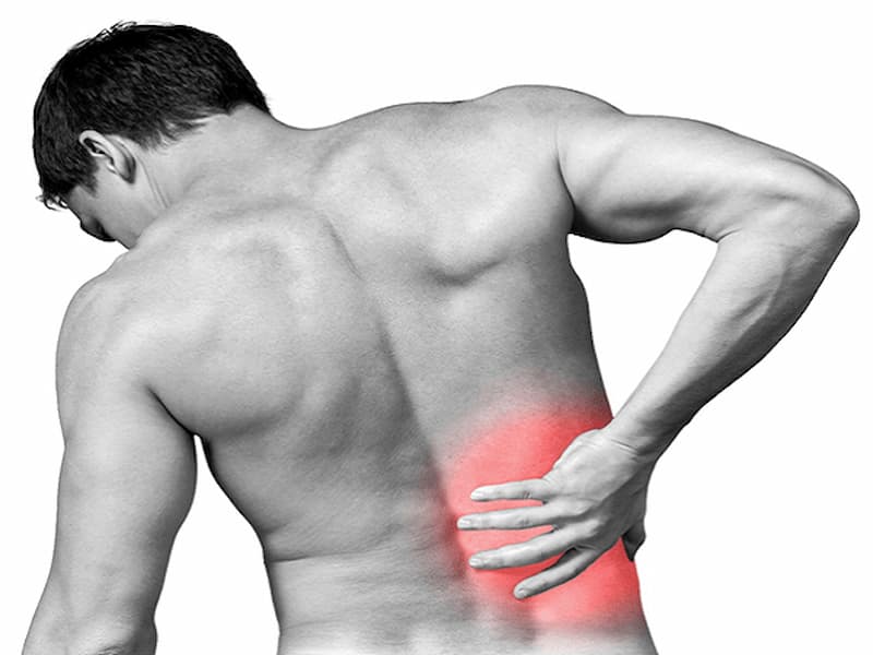 Đau giữa lưng bên phải là bệnh gì, khắc phục ra sao?