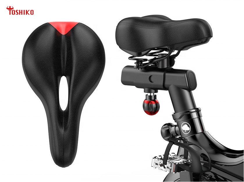 Điều chỉnh yên xe đạp tập trước khi bắt đầu tập luyện