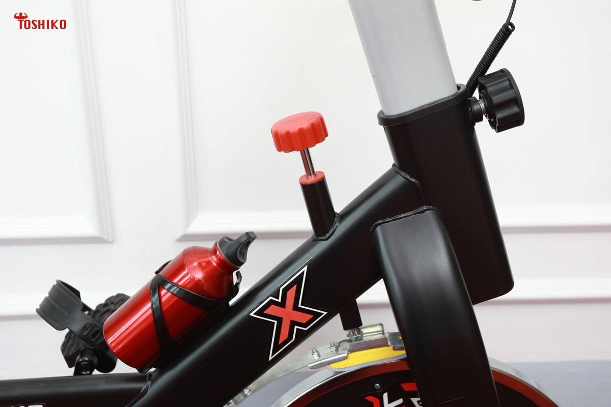 Bổ sung đủ nước khi tập xe đạp tập phòng gym