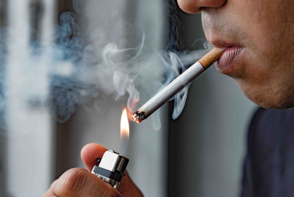 Hút thuốc lá tiềm ẩn nhiều tác hại với sức khỏe người hút và những người xung quanh