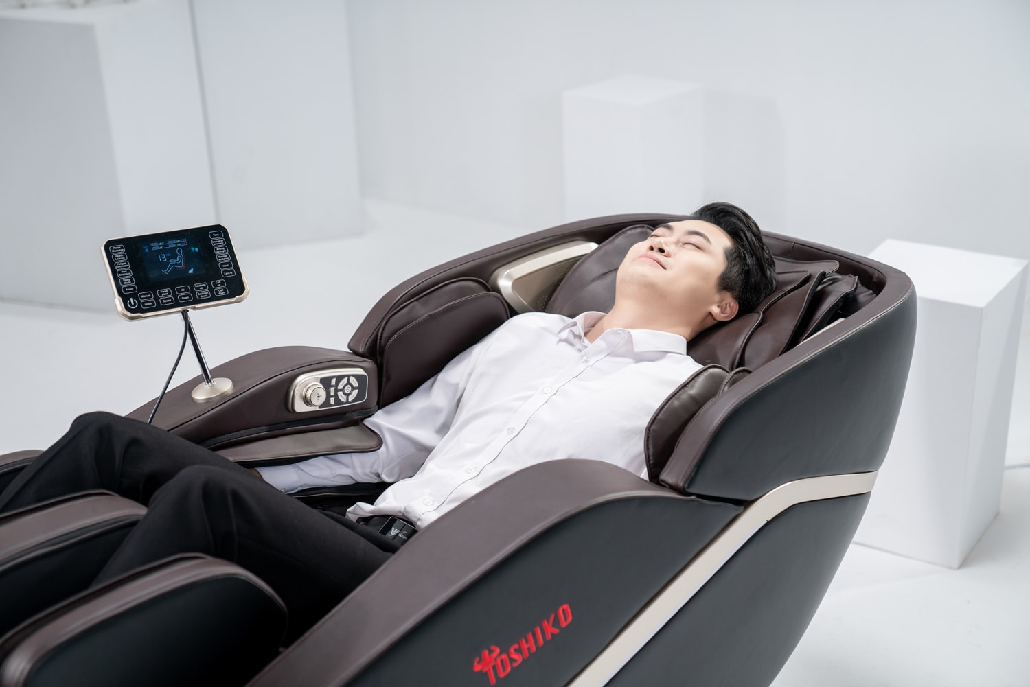 ghế massage kéo giãn toàn thân thực chất chính là ghế massage toàn thân