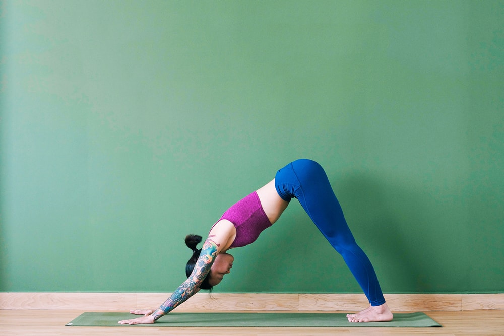 Tìm hiểu về tư thế chó úp mặt trong Yoga có gì đặc sắc, ảnh 2