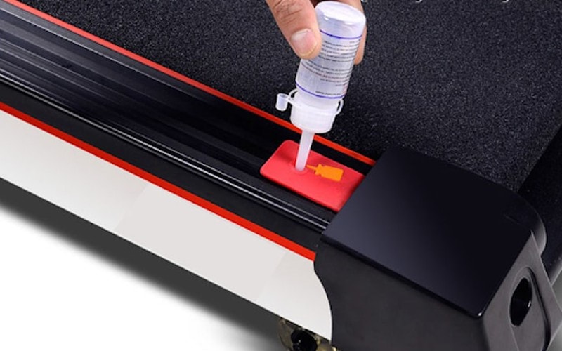 Hướng dẫn tra dầu máy chạy bộ tại nhà đơn giản, đúng cách