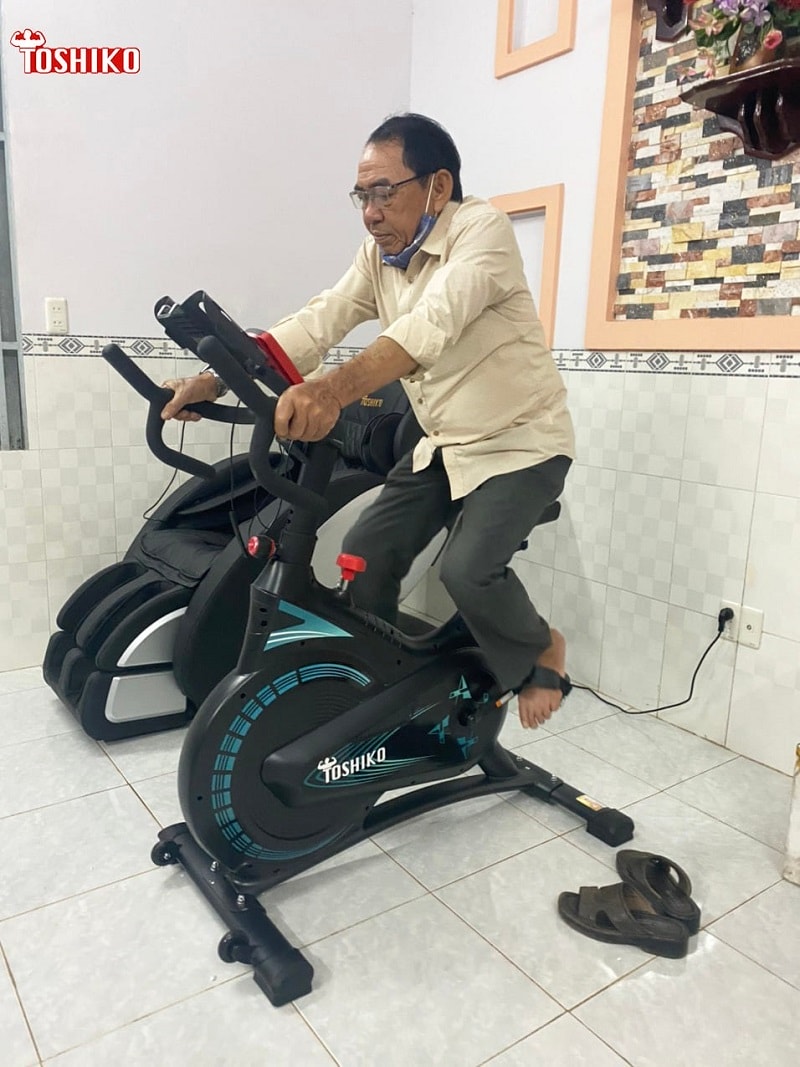 Xe đạp tập phục hồi chức năng kiểu có yên ngồi