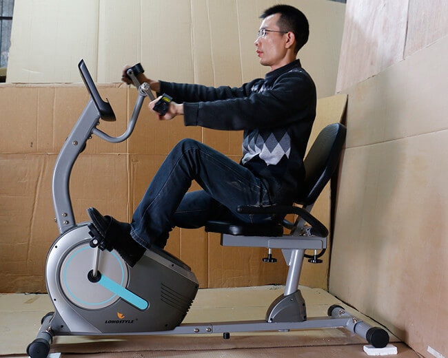 Xe đạp tập thể dục giúp vận động cả tay lẫn chân