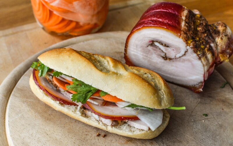 1 Ổ bánh mì thịt bao nhiêu calo? Ăn nhiều bánh mì thịt có tốt không?