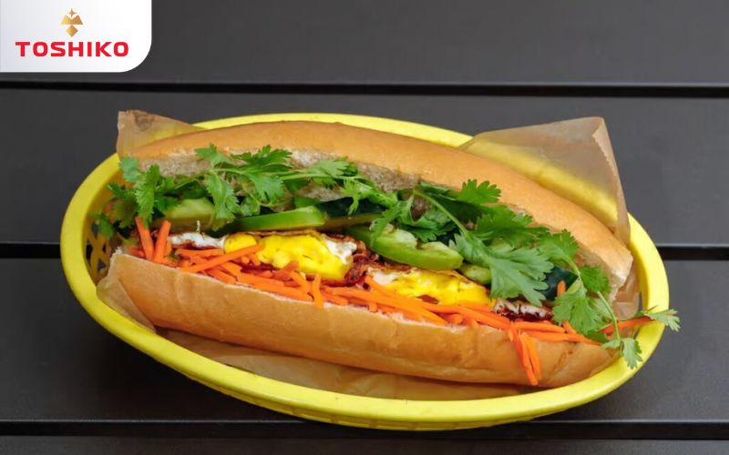 Bánh mì trứng bao nhiêu calo? Mẹo ăn bánh mì mà không lo béo