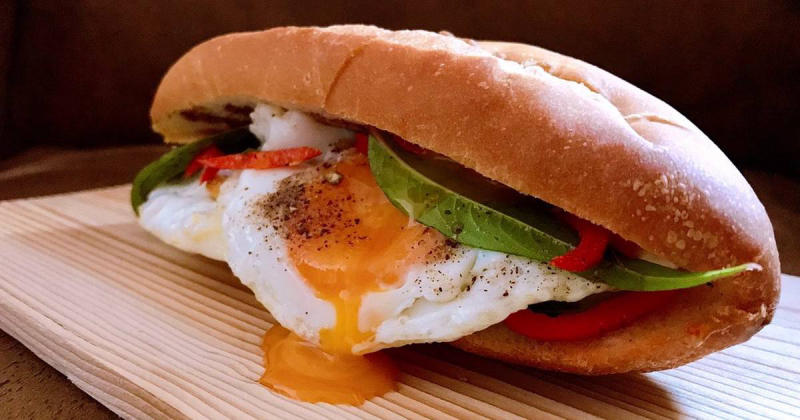 Bánh mì trứng bao nhiêu calo? Mẹo ăn bánh mì mà không lo béo, ảnh 3