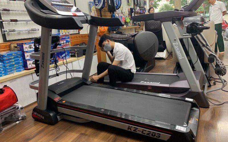 Máy chạy bộ không chạy do bị quá tải là lỗi thường gặp khi mua và sử dụng máy chạy
