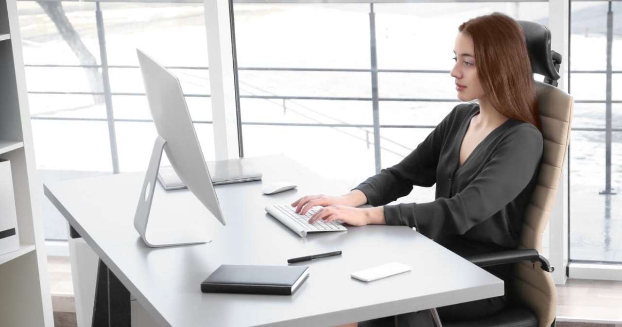 Điều chỉnh tư thế ngồi chuẩn để hạn chế đau nhức