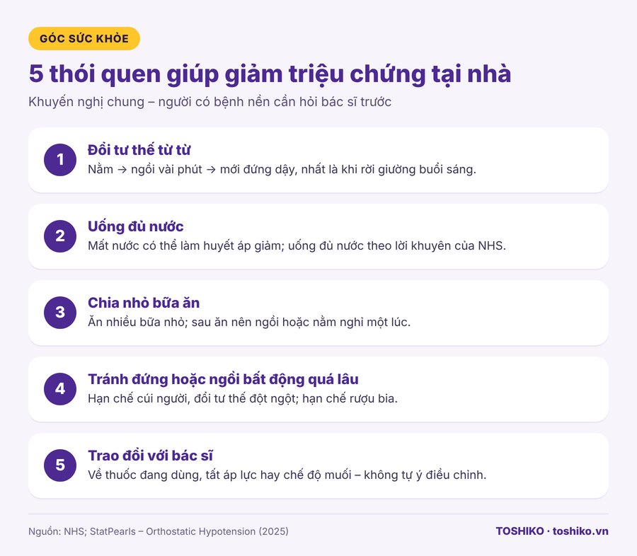 Cách xử trí huyết áp thấp tại nhà: đổi tư thế từ từ, uống đủ nước
