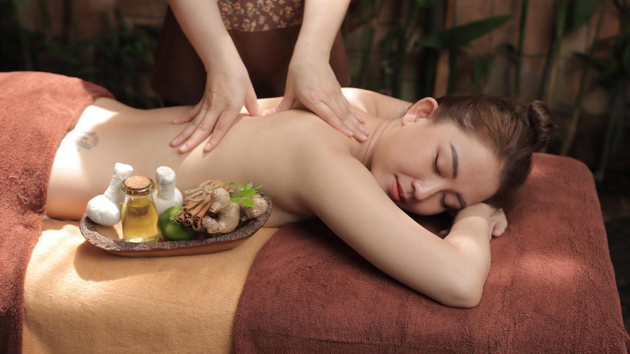 Massage tinh dầu giúp tăng hiệu quả trị liệu