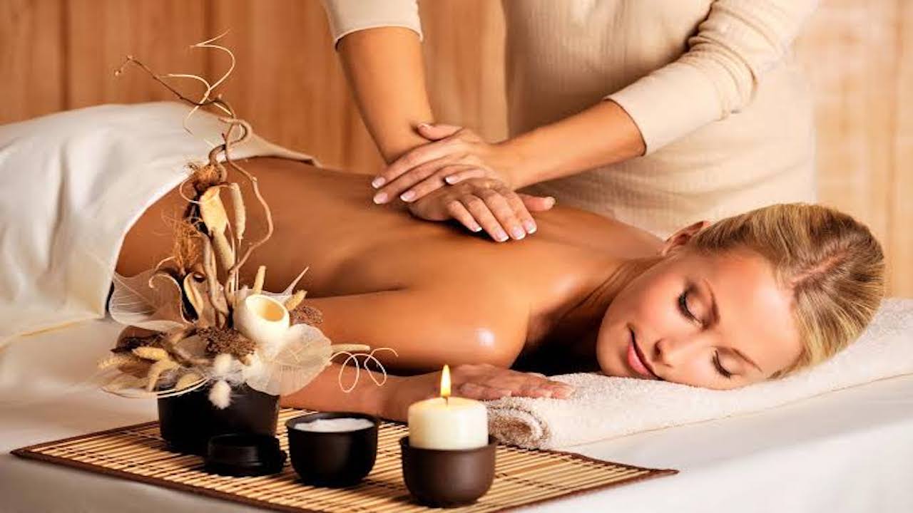 Thực hiện các động tác xoa bóp, nhào nắn