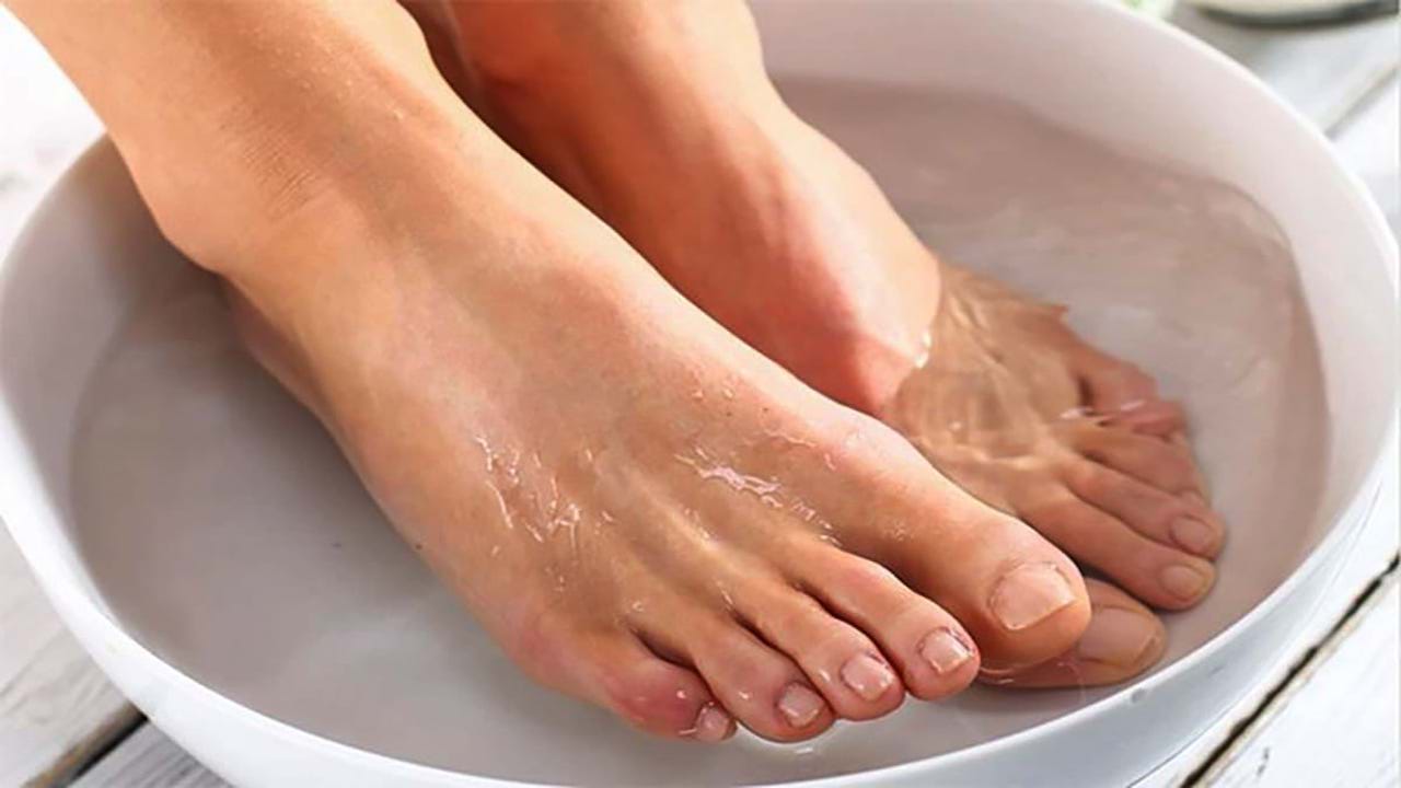 Không nên ngâm chân quá lâu vì có thể kích ứng da
