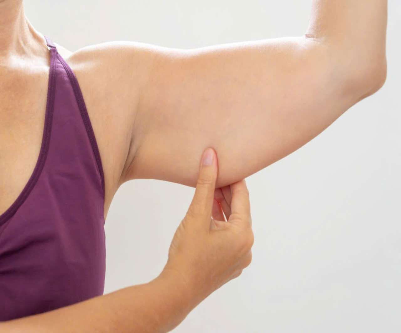 Mất cơ được biểu hiện ở việc cân nặng giảm nhưng lượng mỡ không thay đổi