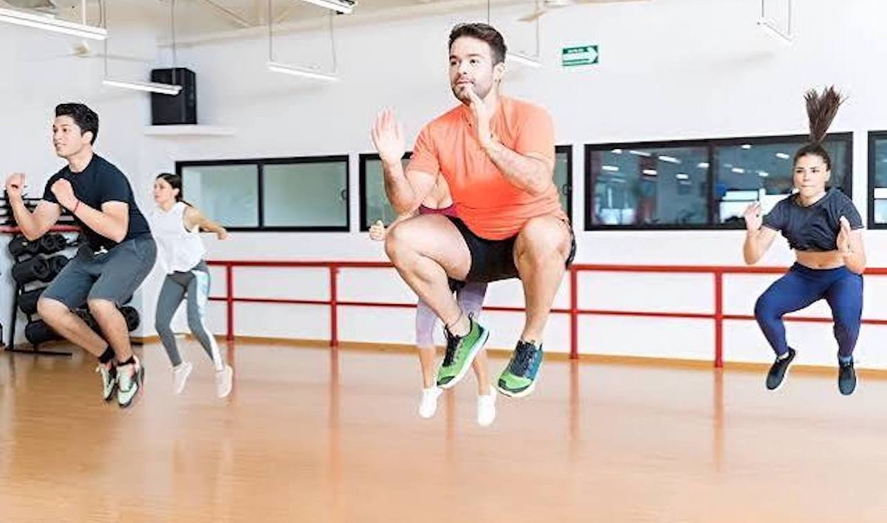 Nhảy cóc tác động mạnh lên vùng cơ mông và đùi