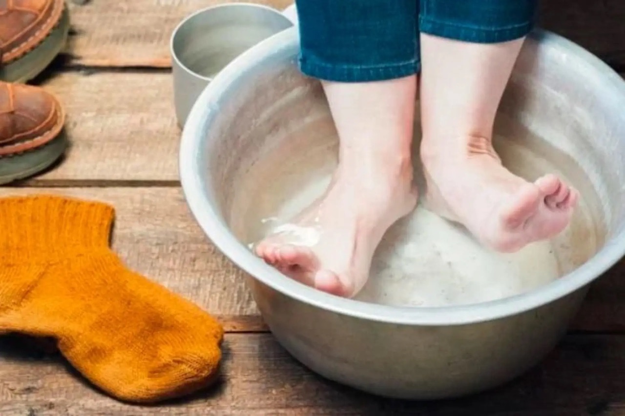 Ngâm chân giúp chăm sóc da chân tốt hơn