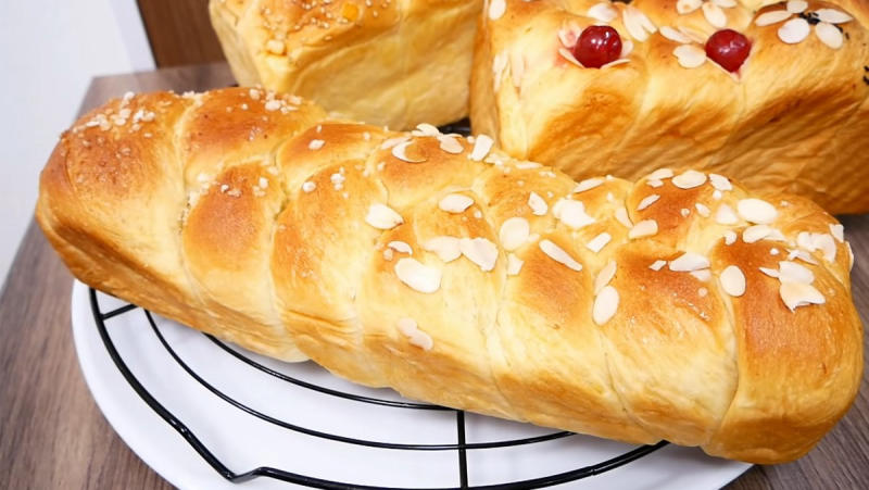 100g bánh mì ngọt chứa từ 200-400 calo