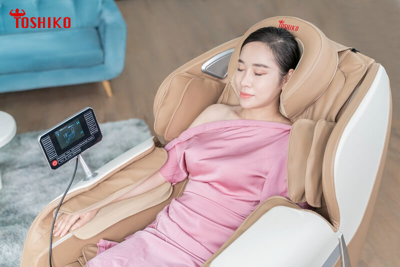 Ghế massage tác động trực tiếp vào các huyệt đạo, giúp giảm căng thẳng mệt mỏi