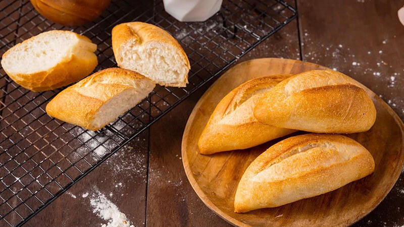 Bánh mì được làm từ nguyên liệu chính là ngũ cốc 