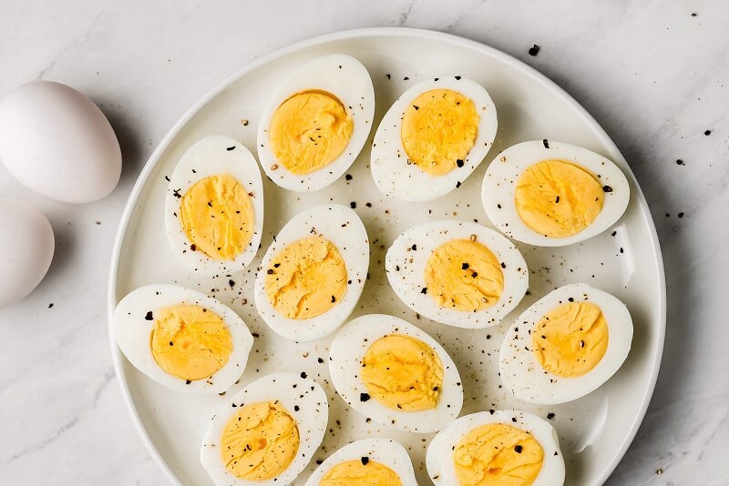 1 quả trứng gà luộc sẽ chứa khoảng 78 calo