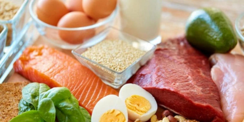 Ăn các bữa giàu Protein sẽ giúp cơ thể có đủ dưỡng chất để hoạt động