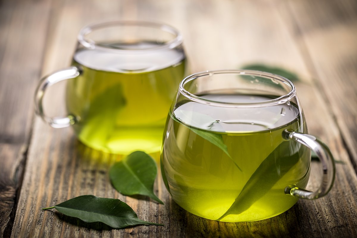 uống nước trà xanh tươi giảm cân