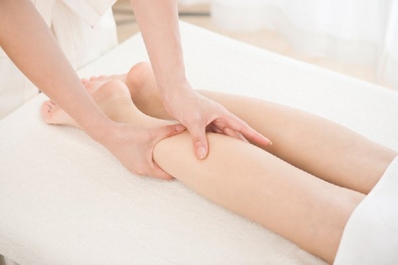 massage bắp chân