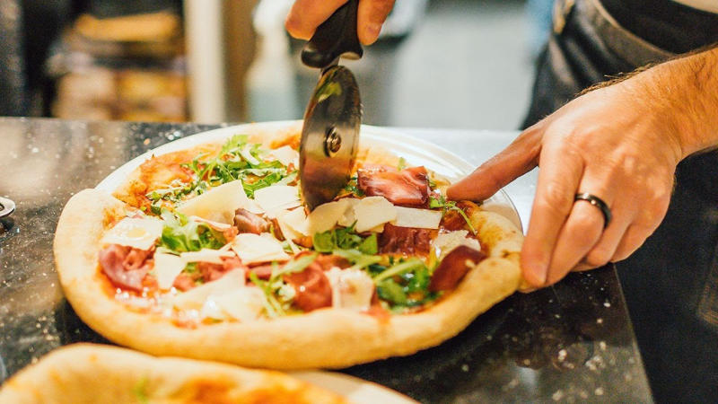 Ăn pizza đế mỏng để hạn chế lượng tinh bột nạp vào cơ thể