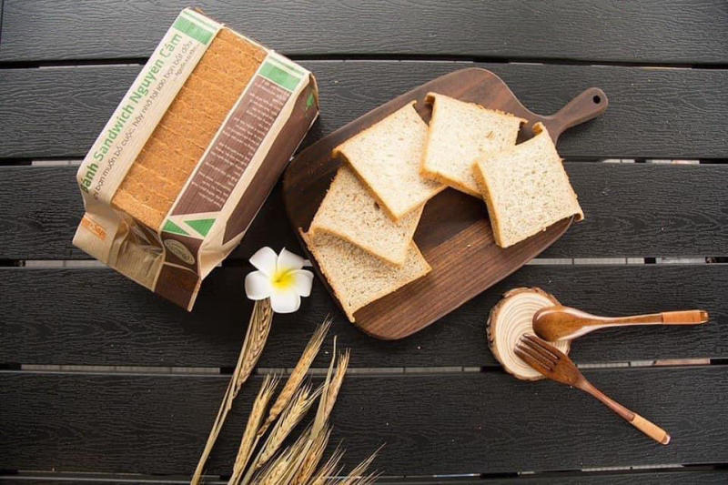 Bánh mì nguyên cám Sapo chứa khoảng 250 calo trong 100g bánh mì