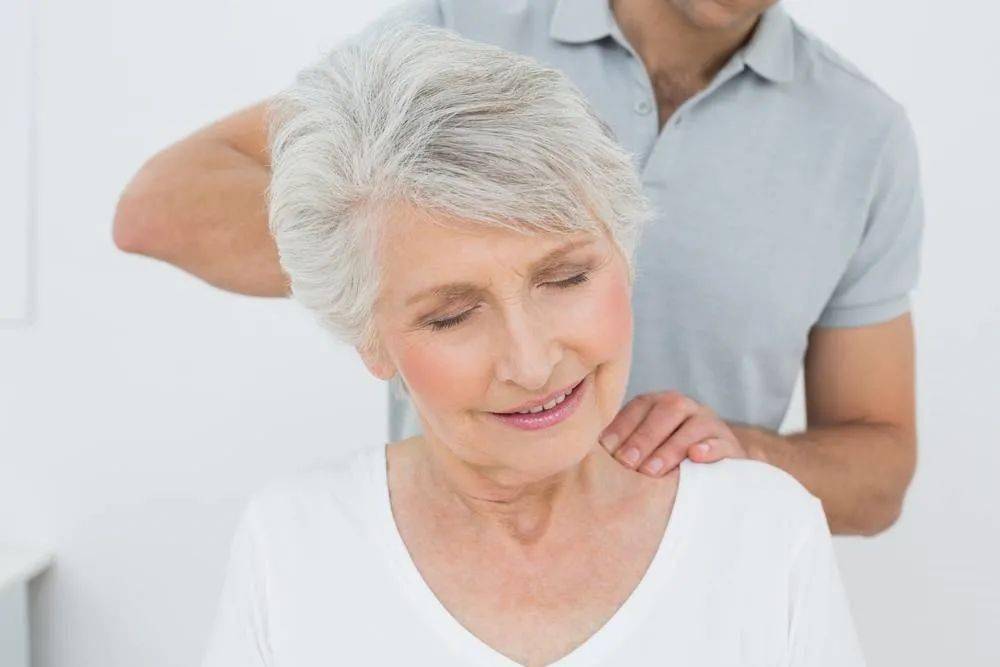 Lợi ích của việc massage với người cao tuổi