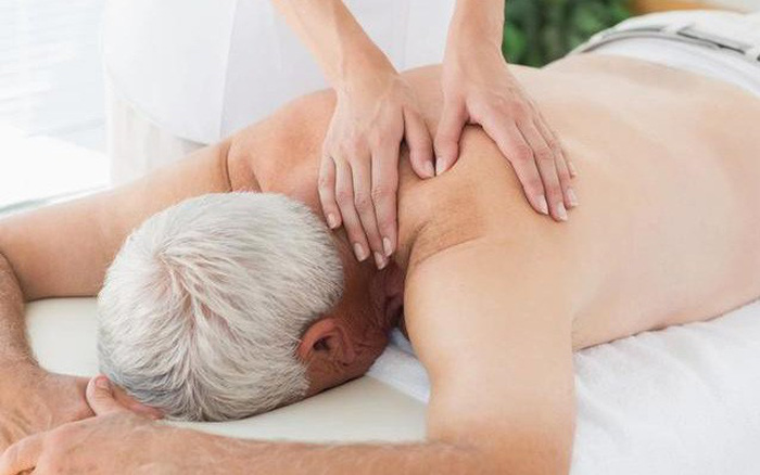 Lợi ích của việc massage với người cao tuổi-4