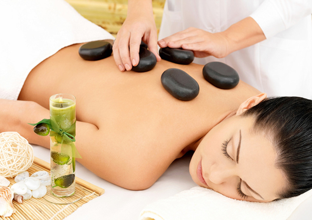 Cách massage bằng đá nóng có tác dụng gì