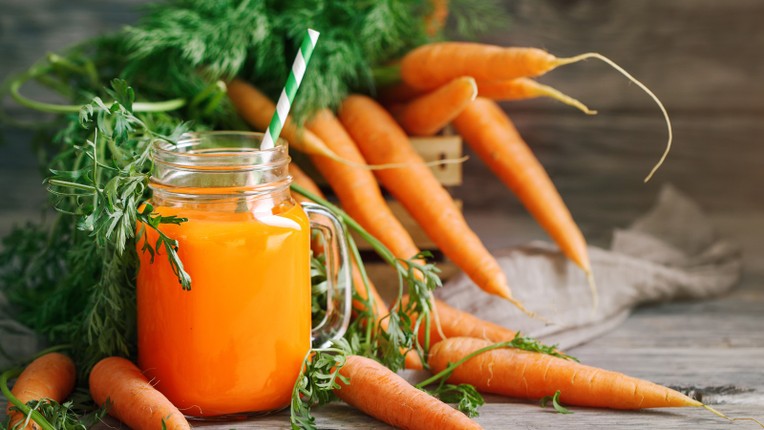 Nước ép cà rốt giúp giảm mỡ bụng