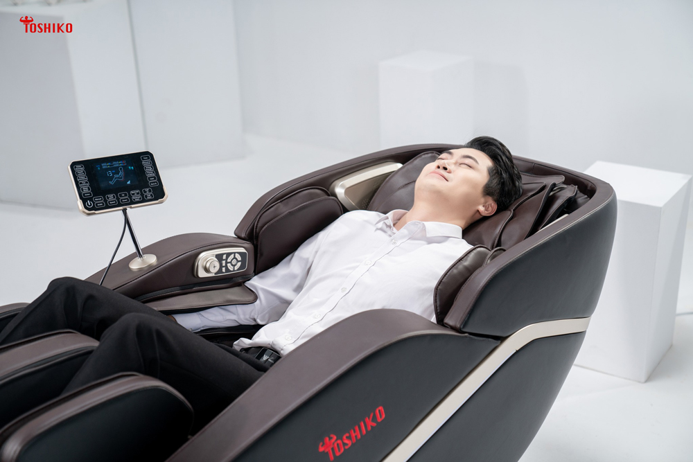 Ghế massage toàn thân có công dụng giảm áp lực lên xương sống