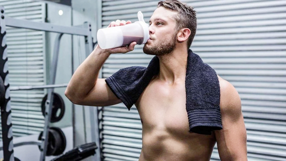 Tập gym nên uống nước gì?