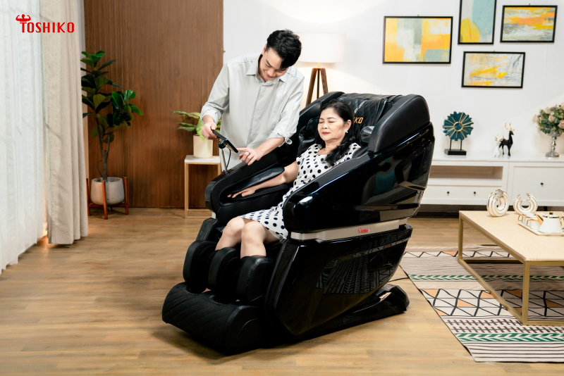 Nếu bạn băn khoăn ghế massage loại nào tốt thì có thể chọn Toshiko T65
