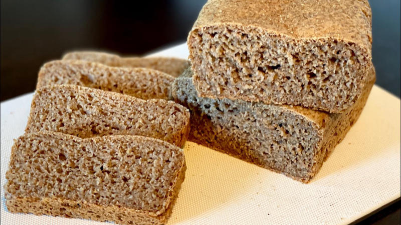 Bánh mì lúa mạch đen chứa khoảng 852 calo