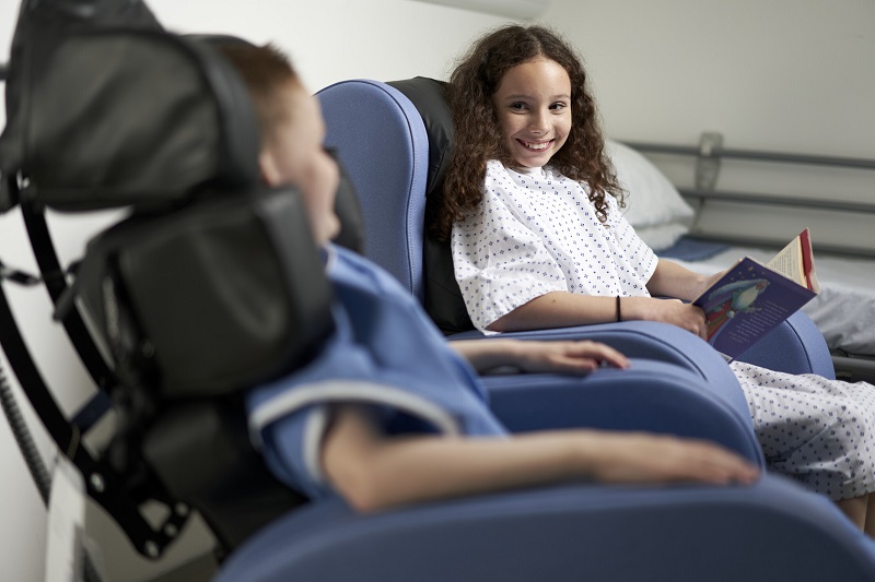 Ghế massage giúp hỗ trợ vật lý trị liệu cho trẻ