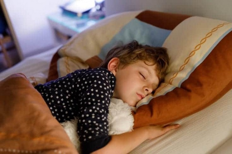 Ngồi ghế massage giúp trẻ em ngủ sâu hơn, ngon giấc hơn