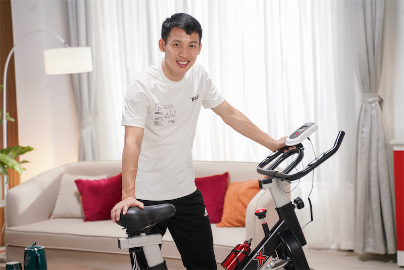 Kiểm tra độ chắc chắn của xe đạp tập thể dục tại nhà cho người già